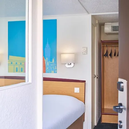 Kyriad Direct Le Havre Est - Otel
